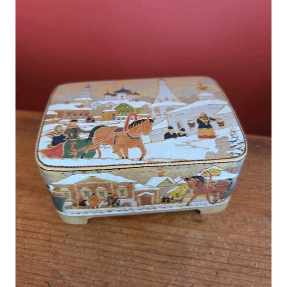 Vtg Russian hand painted Jewelry / Trinket Box horse sleigh Snow art signed - Picture 1 of 12